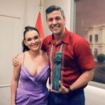 Lali González Instagram - Hoy nuestro cine nos posiciona en el mundo y en el mapa como país haciendo historia y avanzando en el camino de proyectarnos como uno de los mejores destinos fílmicos 🇵🇾 Gracias al Presidente de La República @santipenapy por abrirnos las puertas y acceder a una mesa de diálogo con respecto al futuro del Audiovisual Paraguayo y trabajar sobre la proyección del crecimiento de nuestra industria 🇵🇾 Gracias a la Ministra de Turismo @angieduartepy y al Presidente por honrarme con el título Embajadora Honorífica de Turismo y an mis compañeros por nombrarme en su momento embajadora del Cine Paraguayo. 🇵🇾 Confío en mi país. Confío en nuestra gente. Tenemos muchas historias por contar 🇵🇾