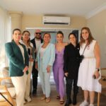 Lali González Instagram - Hoy nuestro cine nos posiciona en el mundo y en el mapa como país haciendo historia y avanzando en el camino de proyectarnos como uno de los mejores destinos fílmicos 🇵🇾 Gracias al Presidente de La República @santipenapy por abrirnos las puertas y acceder a una mesa de diálogo con respecto al futuro del Audiovisual Paraguayo y trabajar sobre la proyección del crecimiento de nuestra industria 🇵🇾 Gracias a la Ministra de Turismo @angieduartepy y al Presidente por honrarme con el título Embajadora Honorífica de Turismo y an mis compañeros por nombrarme en su momento embajadora del Cine Paraguayo. 🇵🇾 Confío en mi país. Confío en nuestra gente. Tenemos muchas historias por contar 🇵🇾