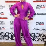 Lali González Instagram - HOY ESTRENAMOS!🌟🙏🏻🇪🇸🇦🇷🇵🇾 La vida es un Festival de Cine👋🏼 < Descansar en paz> Les comparto un poco de mi back para el photo-call de la peli 🎬 Look: @sabela.py Estilismo @antonioeloypro Con mi bestie @mariadominga Que me ayuda siempre con el outfit ✨