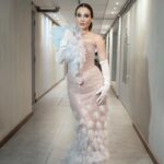 Lali González Instagram - Alto Look 🔥 Del talentoso diseñador paraguayo @andres.baez1 🌟 Make up & Hair @falumakeupandhair @blowhairstyle Gracias a todo el equipo que me acompaña todas las noches! Ph: @marcelosanchezzzzzz