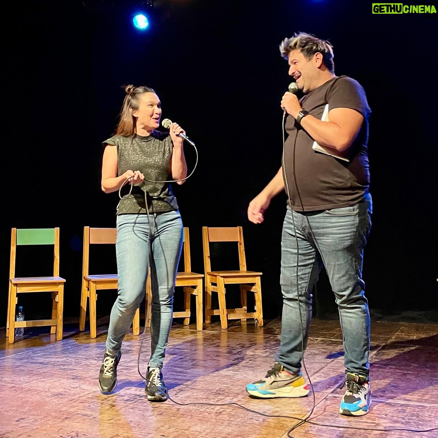 Lali González Instagram - 🎭 Impro Música 🥁🪐💫 en @nunteatrobar en 🇦🇷 Que hermoso encuentro! Gracias @gabygavila el mejor host que también me llevo al dúo de impro en la soderia ! Gracias por este viaje sideral sin retorno que solo la impro te regala en el escenario ! Placer compartir escena con grandes actores y amigos les quiero mucho @maitelanatamai @paula_carruega @ezetronconi @lamaurette @deleoncami @chendo.gerardo @lapadul
