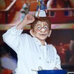 Landon Cider Instagram - Anyone remember my Linguini from “Ratatouille” cosplay? Sometimes bringing cartoon Humans into our reality makes them look scaryAF 🤷‍♂️😂🤷‍♂️😂 Don’t forget our DISNEY “DIVERSE” show THIS SATIRDAY at @hamburgermaryslb when we raise $$ for @doctorswithoutborders ! Detail info in my stories and previous posts . Thanks to @xpozdphotography for the performance shot! #dragking #disney #cosplay #dragqueen #makeup #disneycosplay #fundraiser #longbeach