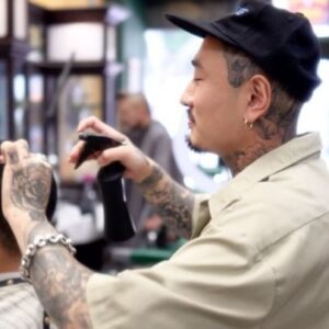 Lanisha Cole Instagram - Born and raised in Japan, Kei moved to Los Angeles to challenge himself as an artist and barber in a completely new environment. His dedication to his culture drives his craft, and he’s only just begun.

Translation By: @daisyw0rld