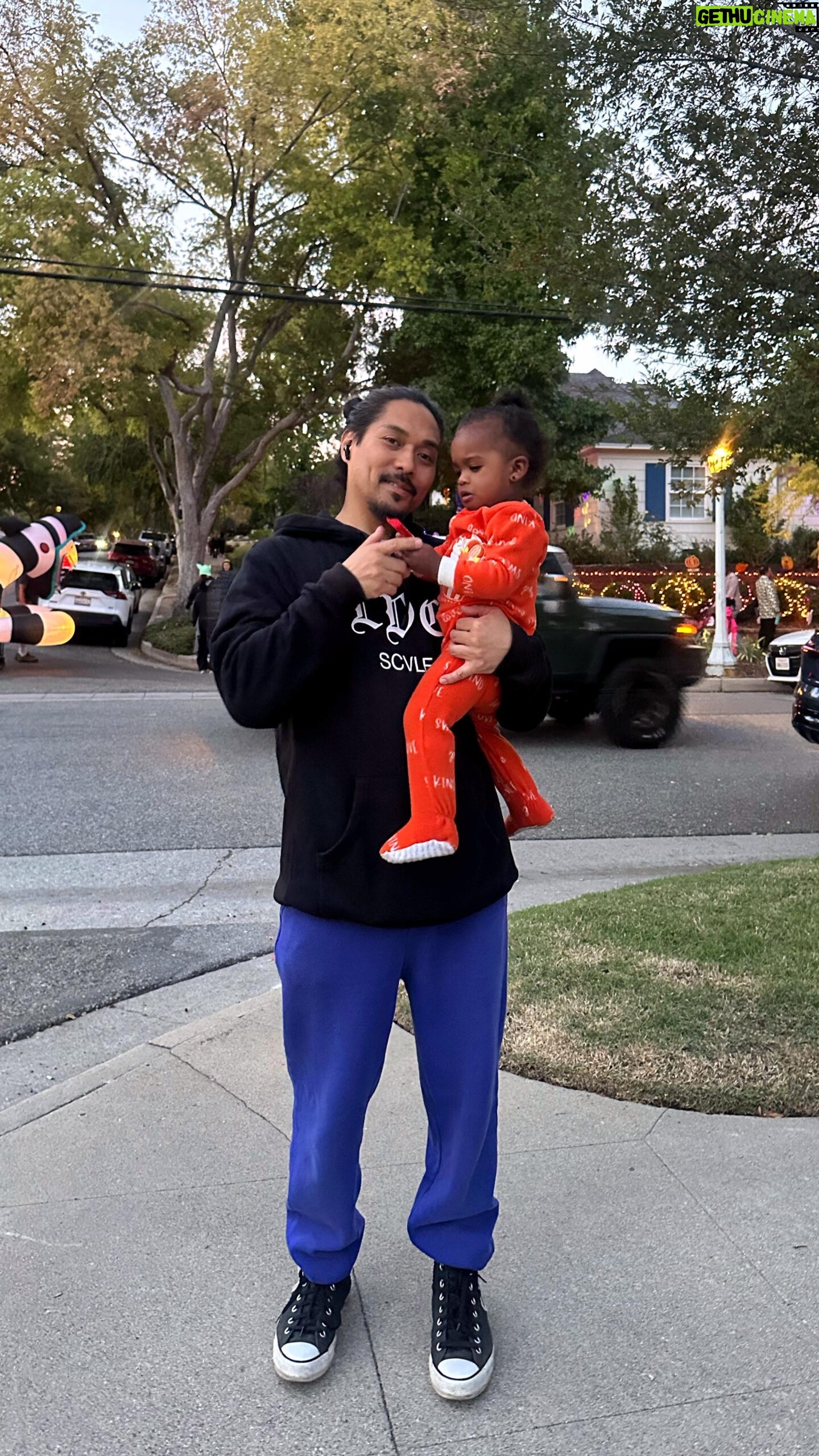 Lanisha Cole Instagram - The way Brian loves her ❤️🥹 I can’t even begin to tell you how special their bond is 🙏🏾 He doesn’t celebrate Halloween but he knows how much these moments mean to me. Onyx will have so many beautiful memories ✨