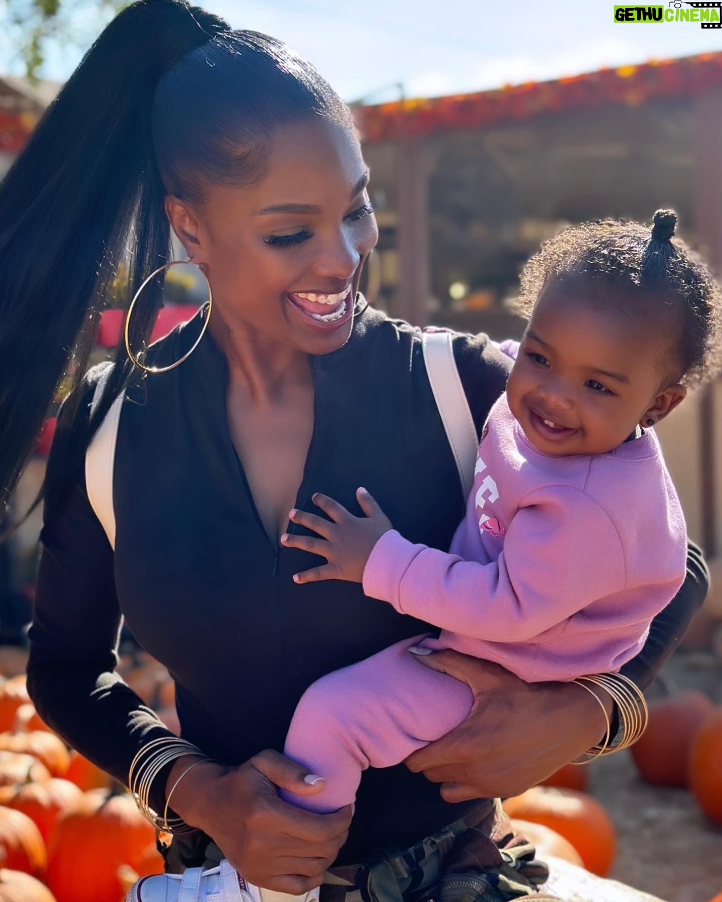 Lanisha Cole Instagram - Her smile is everything ๐ฅนโค๏ธโจ๐๐พ . Onyx went on her first #breastcancerawareness walk with Grandma yesterday ๐ . #breastcancerawarenessmonth #underwoodfamilyfarms #onyxice #coleandkuba #pumpkinpatch #halloweenweekend