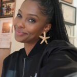 Lanisha Cole Instagram - Last night was cute ☺️✨ Molly Barnes has launched the careers of many artists throughout her decades-long career as a Los Angeles dealer and curator, including John Baldessari, Gronk, Mark Kostabi and Robert Cottingham. Yesterday we went to her home to meet artist Zox and talk with him about his newest collections of portraits. . We ended the night with pizza and cheesecake from Prince Street not a bad night ❤️🕺🏽💃🏾 @princestreetpizza 🍕 . . #WillemdeKooning #artcollector #artcollectors #artdealer #hcyksabt #coleandkuba #artgallery #losangelesart