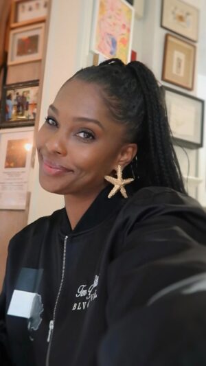 Lanisha Cole Instagram - Last night was cute ☺️✨ Molly Barnes has launched the careers of many artists throughout her decades-long career as a Los Angeles dealer and curator, including John Baldessari, Gronk, Mark Kostabi and Robert Cottingham.  Yesterday we went to her home to meet artist Zox and talk with him about his newest collections of portraits. 
.
We ended the night with pizza and cheesecake from Prince Street not a bad night ❤️🕺🏽💃🏾 @princestreetpizza 🍕
.
.
#WillemdeKooning
#artcollector 
#artcollectors 
#artdealer 
#hcyksabt 
#coleandkuba 
#artgallery 
#losangelesart