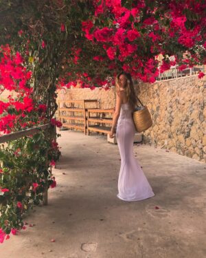 Lara Pictet Instagram - 🥥🐚🤍