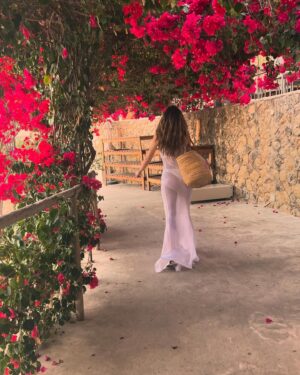 Lara Pictet Instagram - 🥥🐚🤍