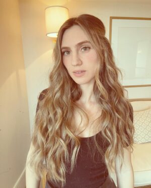 Lara Pictet Instagram - Veni… Vidi… Blonde 👩🏼 T.B.D