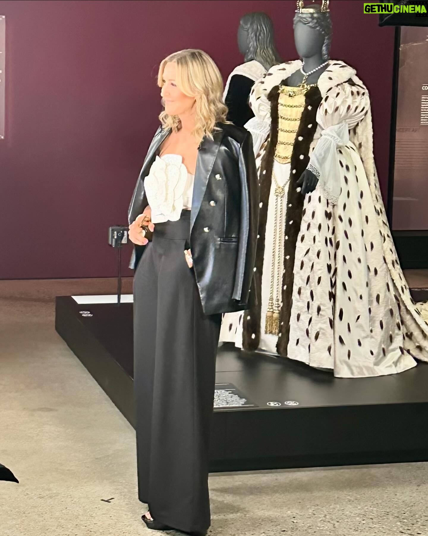 Lara Spencer Instagram - 4 am. Live from the Acadamy Museum. Costume change? Thanks Team @goodmorningamerica That's a wrap on Oscars 2024 (my 25th!!!!) Now.....sleep.