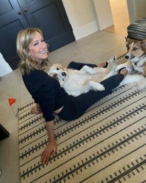 Lara Spencer Instagram - When I am really missing my kids--this sure does help.  Thank you @animalleague for bringing these two into our lives.  They crack us up and fill our hearts (and occasionally drive us crazy-but that's what puppies do:). Rescues Rock.  Wouldn't do it any other way.  #Riva #betty #northshoreanimalleagueamerica