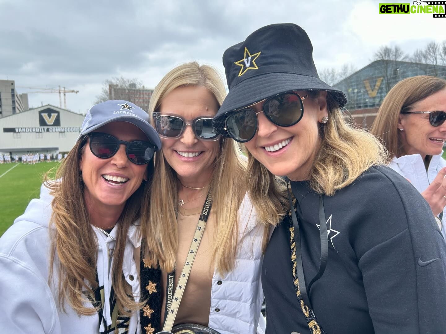 Lara Spencer Instagram - ❤️my fellow freshman moms. ➡️ slide for more. Love the Vandy Lax Family---a loyal and hearty crew!!! Just the best. Great job to our girls who got it done!!! Good luck this week!!! #anchordown⚓️