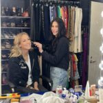 Lara Spencer Instagram - At work but dressed and ready to see my girl! 💛⚓️