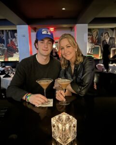 Lara Spencer Instagram - Best Perk of having an assignment in Dallas ❤️#myboy