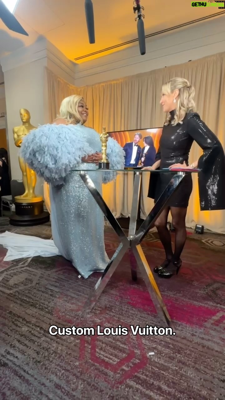 Lara Spencer Instagram - Winning an #Oscar is cool, but have you ever worn custom @louisvuitton? @davinejoy’s done both tonight. Watch as she exclusively talks to @lara.spencer for InStyle moments after delivering an incredible speech to boot.