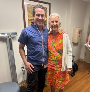 Lara Spencer Instagram - See those big smiles? That's the moment we learned that my 83 year old gorgeous, strong, optimist mom is showing brain cancer who's boss--thanks to the brilliant and kind Dr. John Boockvar and his *incredible team at Lenox Hill Hospital in NY. Scan showed NO new activity. Quiet scan = full heart. We will end this horrible disease. Thanks Dr.B