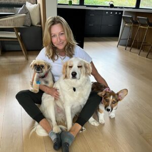 Lara Spencer Instagram - We adopted Betty two months ago today from the amazing North Shore Animal League here in NY-the world's largest no kill shelter for Cats and Dogs.  To answer some typical questions people ask about rescues---how is she adjusting? Is she well behaved?  Why should we adopt rather than purchase a pet? ----hopefully these pictures speak for themselves ;). Welcome to the family crazy funny silly smart  Betty!