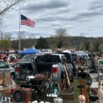 Lara Spencer Instagram - Who's ready for some flea market flipping.??! Went to my ol' stomping grounds yesterday (swipe to see some of the fun finds!) and boy do I miss it. It may be time..... #fleamarketflip
