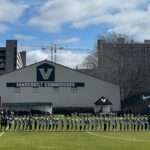 Lara Spencer Instagram - Let the Lax season begin!!! First home game and a big W in the books!! Go Dores! ⚓️💛🖤