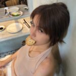 Larine Tang Yue-Ping Instagram - 美好假期=快手亂化妝但滿意 唔梳頭但驚喜 晚餐很想吃剁椒魚頭 但是被閨蜜制止了 很好🫶