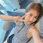 Larine Tang Yue-Ping Instagram - 最近強制性將身邊嘅朋友都拉落坑邁向煥膚調理的步伐🫶 先係 粗暴逼大家換護膚品（即係我買咗一大堆逼佢哋用，仲要日日關心佢哋有冇用☺️） 再黎，呢個係重點：內在調理（信息細心關心有無乖乖食中藥p.s絕對係關心語氣唔係審犯） 因為自己皮膚好左所以都希望大家跟我一齊好🫶😼 送比大家 iphone原相機下的皮膚 #有底妝唔係素顏 #但係好貼妝