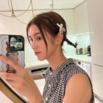 Larine Tang Yue-Ping Instagram - 最近皮膚管理得好 想大家讚下我 就嚟返香港做野 勿念 請期待