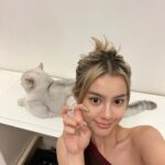 Larine Tang Yue-Ping Instagram - 都係想趁未落妝同你影張相🥲 最後都係要黎強制性 👀