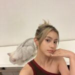 Larine Tang Yue-Ping Instagram - 都係想趁未落妝同你影張相🥲 最後都係要黎強制性 👀