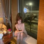 Larine Tang Yue-Ping Instagram - 2023快過了 戒心軟尚未成功 但是也許該長大 狠心一點！ 該停留在2023年的就永遠定格吧 2024 愛生活 愛小動物 愛學習 愛藍天 繼續常感恩 ❤️ 愛愛你的人 & 唔該搵人提我換電話殼☺️ 同埋新一年唔好再玩膠水唔好再DIY電話殼🥰