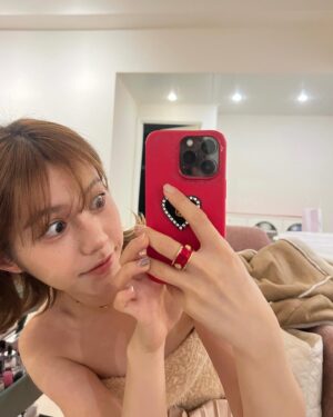 Larine Tang Yue-Ping Instagram - 2023快過了
戒心軟尚未成功
但是也許該長大 狠心一點！
該停留在2023年的就永遠定格吧
2024
愛生活 愛小動物 愛學習 愛藍天 
繼續常感恩 ❤️
愛愛你的人
&
唔該搵人提我換電話殼☺️
同埋新一年唔好再玩膠水唔好再DIY電話殼🥰