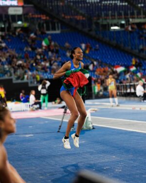 Larissa Iapichino Instagram - Vicecampionessa europea ❤️‍🔥🥈🦋✨🇮🇹

-

Volevo ringraziare tutti coloro che sono venuti a supportarmi all’Olimpico e chi lo ha fatto comunque da casa, siete stati calorosissimi!
I miei partner che mi supportano in tutto e per tutto @diadora @redbullitalia @galileolife.it @tiffanyandco @unicredit_eu @wintecare 
Tutto il mio team @giannino1969 @salviodiguida79 @dott._massimo_orlandini @rizzo_marco14 @jump4excellence @silviasaliti @tunonhaibisognodellopsicologo e il mio gruppo sportivo @fiammeoroatletica senza i quali tutto questo non sarebbe stato possibile.
E non ultimi per importanza la mia famiglia, la mia super mamma @fionamayoly69 , @vittorio.bartoli e i miei amici che supportano e sopportano 24/7🩵🩵🩵🩵🩵