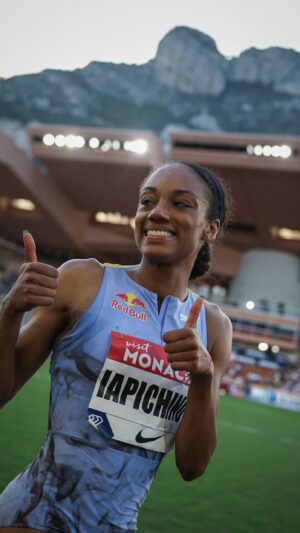 Larissa Iapichino Instagram - Sky high 🚀

#DiamondLeague 💎  #fyp #jump #athletics