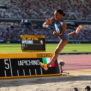 Larissa Iapichino Instagram - Ogni esperienza ha qualcosa da insegnarti.

Farò sicuramente tesoro di questo campionato del mondo,approfittandone per crescere e diventare un’atleta e persona migliore.🌞

Volevo solo esprimere l’immensa gratitudine per tutti coloro che hanno espresso affetto e supporto. Siete stati davvero fantastici. 🫶🏽

A presto,
La vostra Lari🤍

Ph: @chiammmmonte