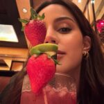 Larissa Bonesi Instagram - 🐼🌹🍓🍟🤍