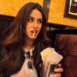 Larissa Bonesi Instagram - 🐼🌹🍓🍟🤍