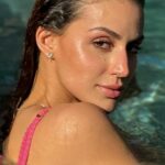 Larissa Bonesi Instagram - 🩷🌺