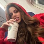 Larissa Bonesi Instagram - ⏳✈️🤡☕️🫰🏽