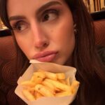 Larissa Bonesi Instagram - ✈️🌻🧿🩷🎥