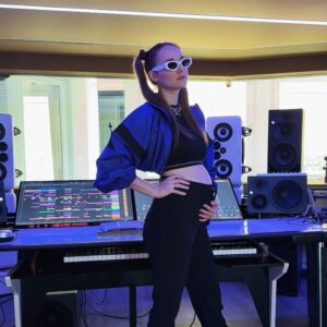 Larissa Rieß Instagram - Producing Baby Nr. 2 🔥