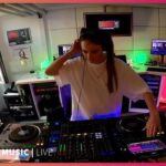 Larissa Rieß Instagram – Zu Gast bei der legendären @radiosunshinelive DJ‘s afterwork 🩵