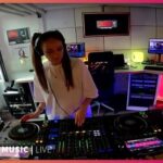 Larissa Rieß Instagram – Zu Gast bei der legendären @radiosunshinelive DJ‘s afterwork 🩵