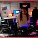 Larissa Rieß Instagram – Zu Gast bei der legendären @radiosunshinelive DJ‘s afterwork 🩵