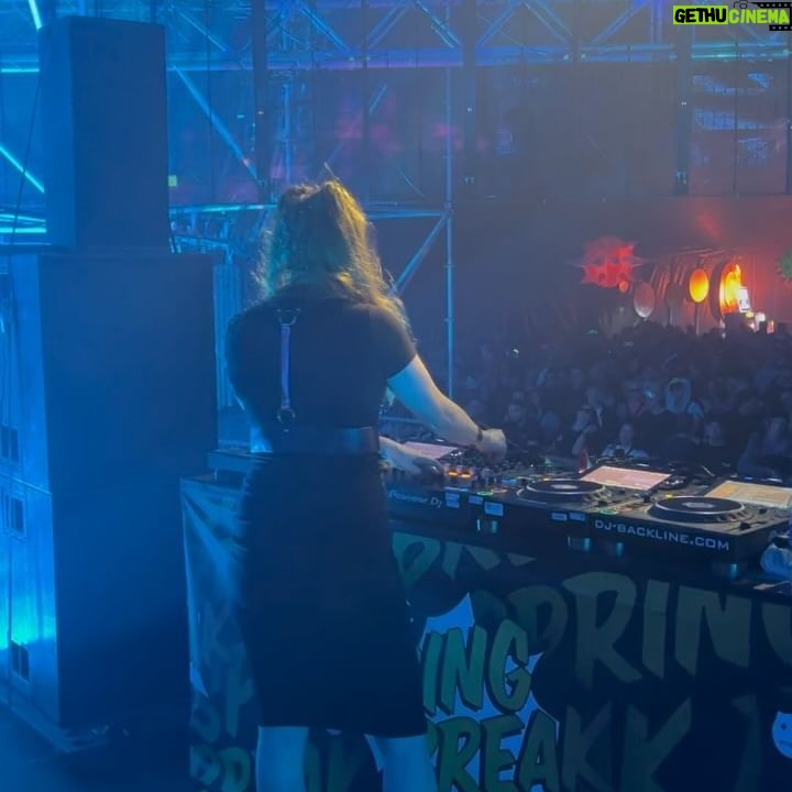 Larissa Rieß Instagram - @sputnikspringbreak ❤️ . . . . . #producer #dj #djane #pregnant #pregnantdj #sputnikspringbreak2024 #sputnikspringbreak