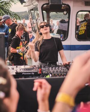 Larissa Rieß Instagram - @sonnemondsternefestival on a boat 🚣🏻❤️