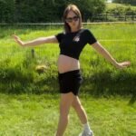 Larissa Rieß Instagram - Alle Artikel sind jetzt Online! Link in der Bio ❤️ #merch #dj #producer #pregnant #pregnancy #pregnantstyle #pregnantbelly