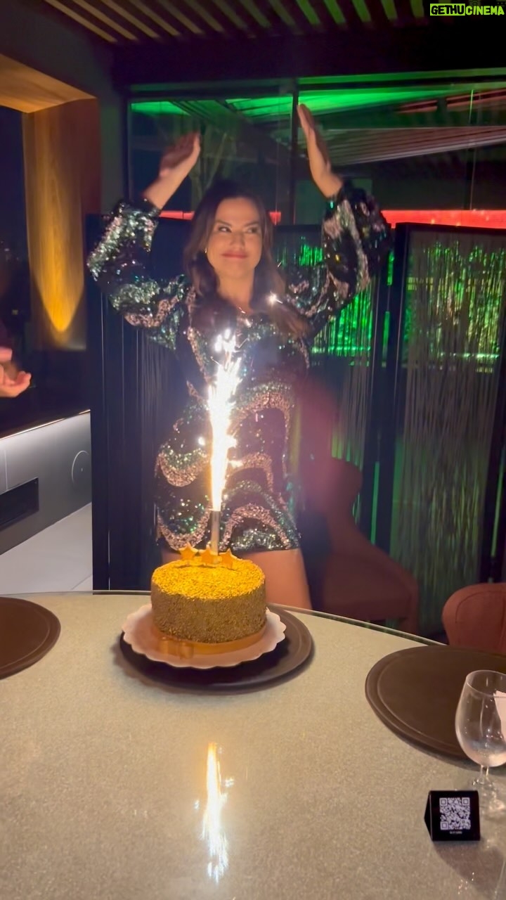 Laryssa Dias - 3 Likes - Viver é um presente 💜
#mybirthday
#laryssadias #aniversario #festa
