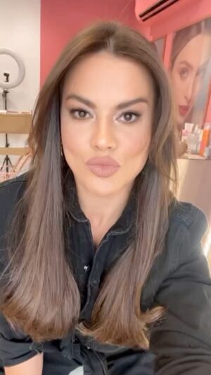 Laryssa Dias Instagram - Abril: Estou pronta 💫
Beauty: Sem filtro e com emoção 😍
By maravilhosa: @adrioliveira_beauty 💄

#mood #abril #beauty #makeup #laryssadias
