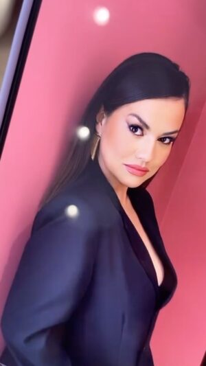 Laryssa Dias Instagram - 💓 👀

#mood #friday 

#laryssadias