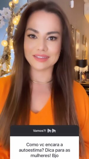Laryssa Dias Instagram - Vocês sempre me perguntam sobre esse tema “autoestima”! Como eu a desenvolvo por aqui desde sempre seja por ser mulher, artista, humana como qualquer pessoa 🙏🏻
Falarei mais sobre com vocês e abri um Canal aqui no Instagram para participarem! Corram lá 📢
Eu encaro como um processo, um exercício diário!! Confesso que as descobertas me impulsionam a querer evoluir sempre!!
 Para mim envolve autoconhecimento: se permitir, se ouvir, investigar, perdoar etc.
De bullying na escola até desafios pessoais, na minha trajetória eu aprendo a cada fase e me apaixono, de verdade, pela minha essência que reverbera no todo 🤍

Me contem via direct e aqui nos comentários qual a sua maior dor/ dificuldade ou opinião com esse tema?! Em breve estarei mais próxima para compartilhar minha narrativa com vocês! 

Bora📢
Lary 🤍

#laryssadias #autoconhecimento #autoestima #amorproprio #larydiasparamulheres